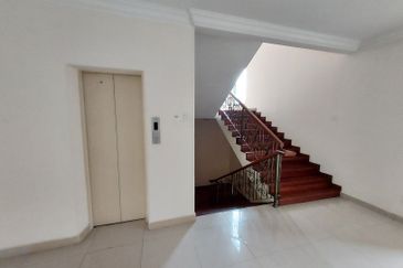 Taman Ampang HIlir / Taman U Thant / Kuala Lumpur 3 storey bungalow with lift 