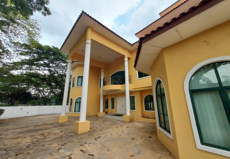 Taman Ampang HIlir / Taman U Thant / Kuala Lumpur 3 storey bungalow with lift 