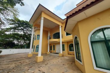 Taman Ampang HIlir / Taman U Thant / Kuala Lumpur 3 storey bungalow with lift 