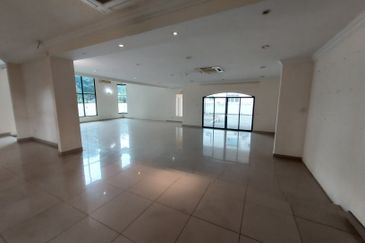 Taman Ampang HIlir / Taman U Thant / Kuala Lumpur 3 storey bungalow with lift 