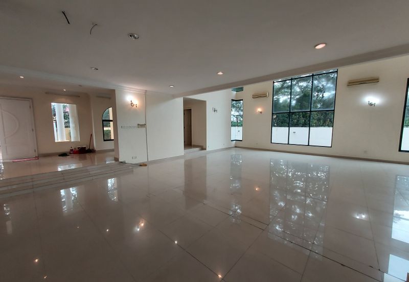 Taman Ampang HIlir / Taman U Thant / Kuala Lumpur 3 storey bungalow with lift 