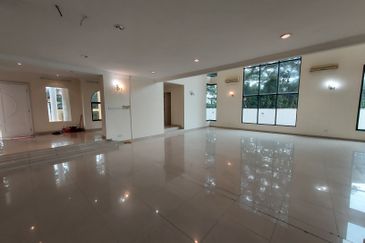 Taman Ampang HIlir / Taman U Thant / Kuala Lumpur 3 storey bungalow with lift 