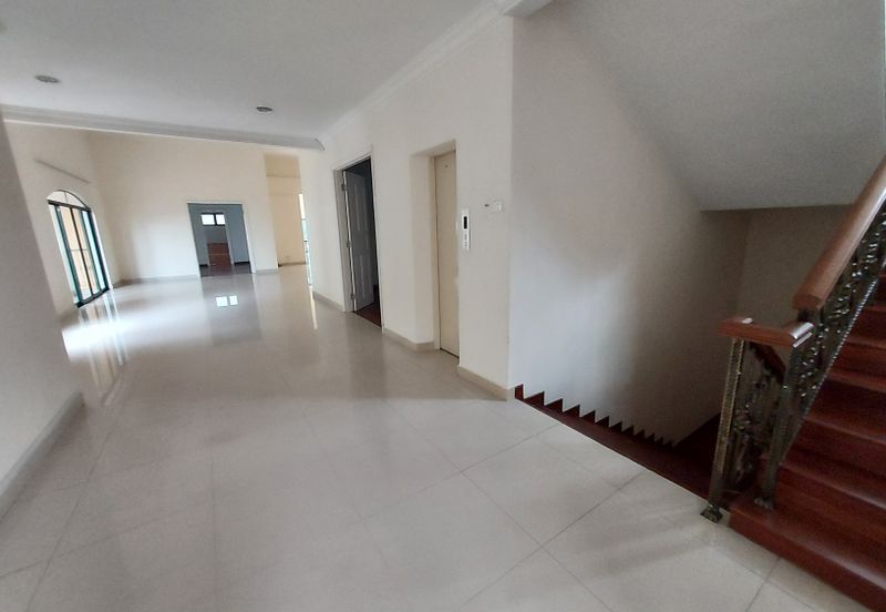 Taman Ampang HIlir / Taman U Thant / Kuala Lumpur 3 storey bungalow with lift 