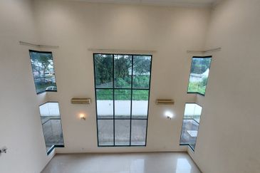 Taman Ampang HIlir / Taman U Thant / Kuala Lumpur 3 storey bungalow with lift 