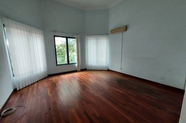 Taman Ampang HIlir / Taman U Thant / Kuala Lumpur 3 storey bungalow with lift 