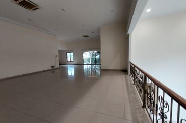 Taman Ampang HIlir / Taman U Thant / Kuala Lumpur 3 storey bungalow with lift 