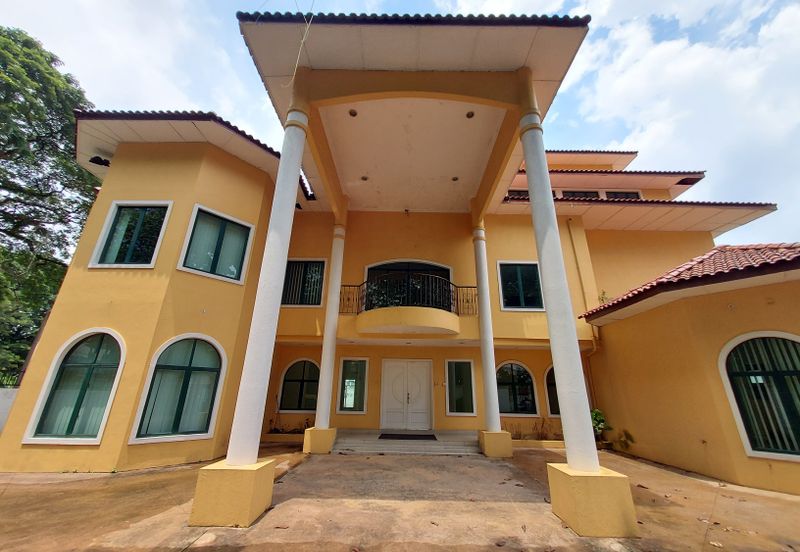 Taman Ampang HIlir / Taman U Thant / Kuala Lumpur 3 storey bungalow with lift 