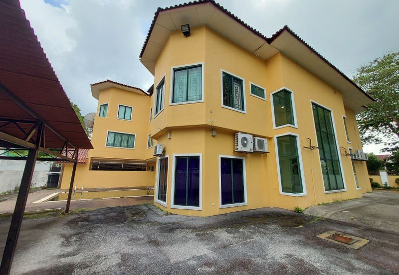 Taman Ampang HIlir / Taman U Thant / Kuala Lumpur 3 storey bungalow with lift 