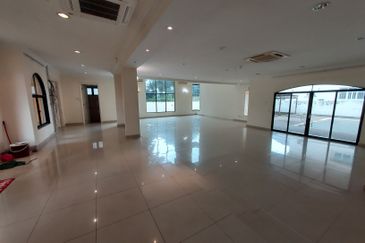 Taman Ampang HIlir / Taman U Thant / Kuala Lumpur 3 storey bungalow with lift 