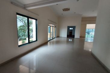 Taman Ampang HIlir / Taman U Thant / Kuala Lumpur 3 storey bungalow with lift 