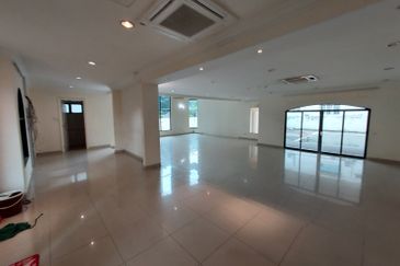 Taman Ampang HIlir / Taman U Thant / Kuala Lumpur 3 storey bungalow with lift 