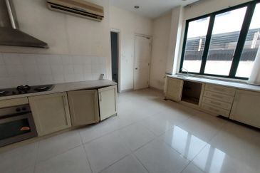 Taman Ampang HIlir / Taman U Thant / Kuala Lumpur 3 storey bungalow with lift 