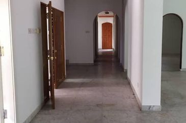 Jalan Taman U Thant 1