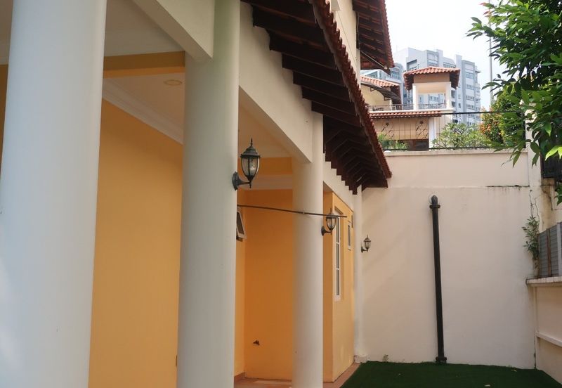 Kiara Peak (Puncak Kiara)