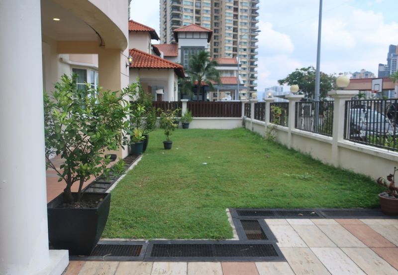 Kiara Peak (Puncak Kiara)