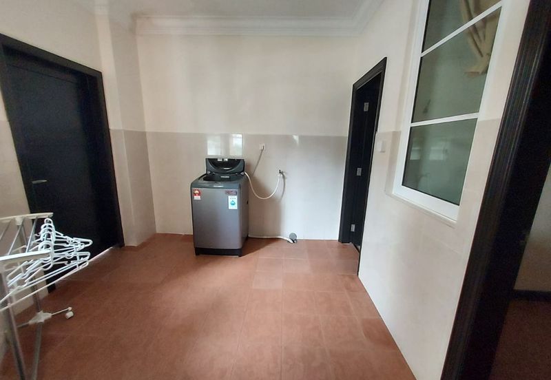 Kiara Peak (Puncak Kiara)