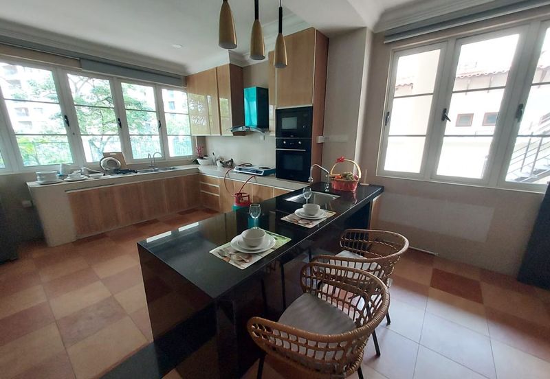 Kiara Peak (Puncak Kiara)