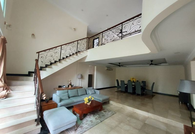 Kiara Peak (Puncak Kiara)