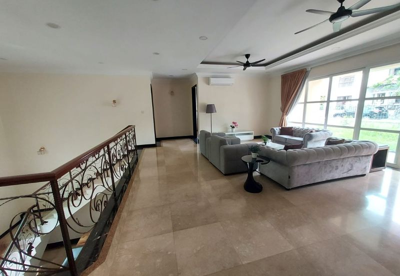 Kiara Peak (Puncak Kiara)