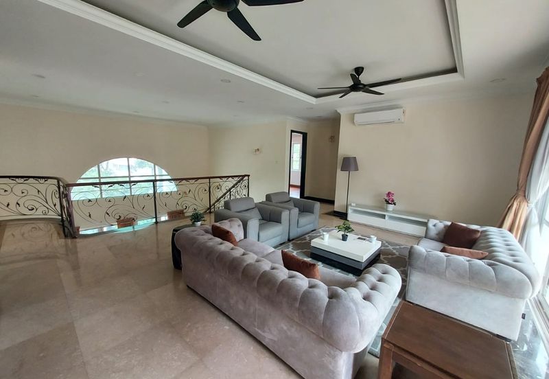 Kiara Peak (Puncak Kiara)