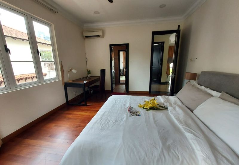 Kiara Peak (Puncak Kiara)