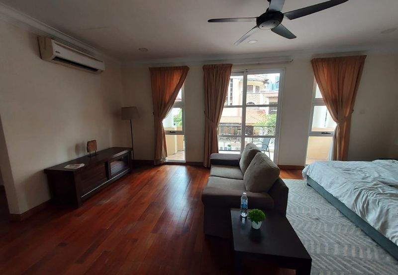 Kiara Peak (Puncak Kiara)