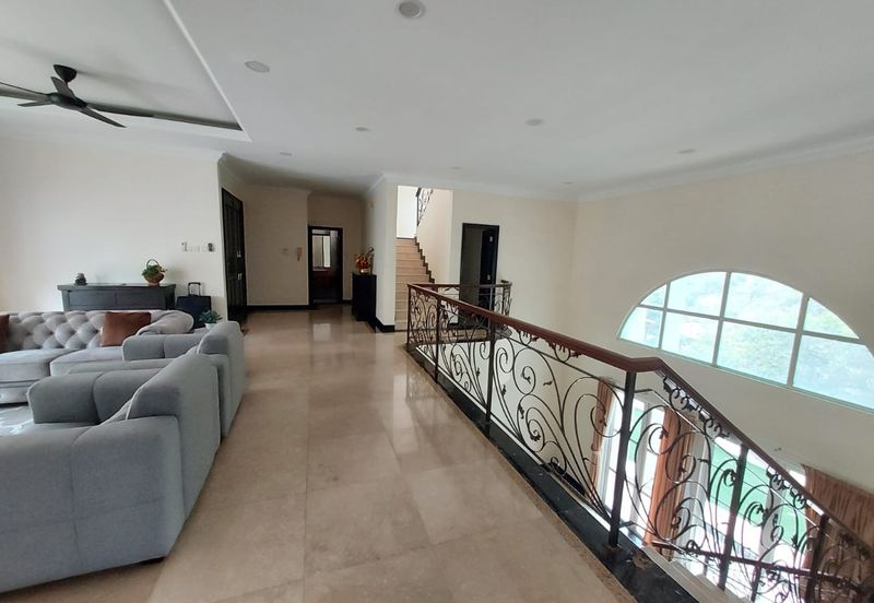 Kiara Peak (Puncak Kiara)