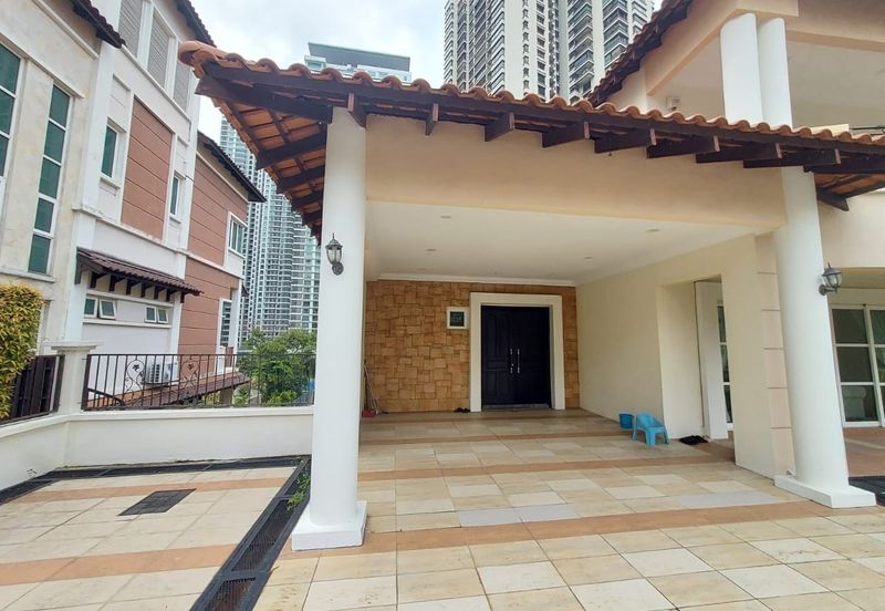 Kiara Peak (Puncak Kiara)