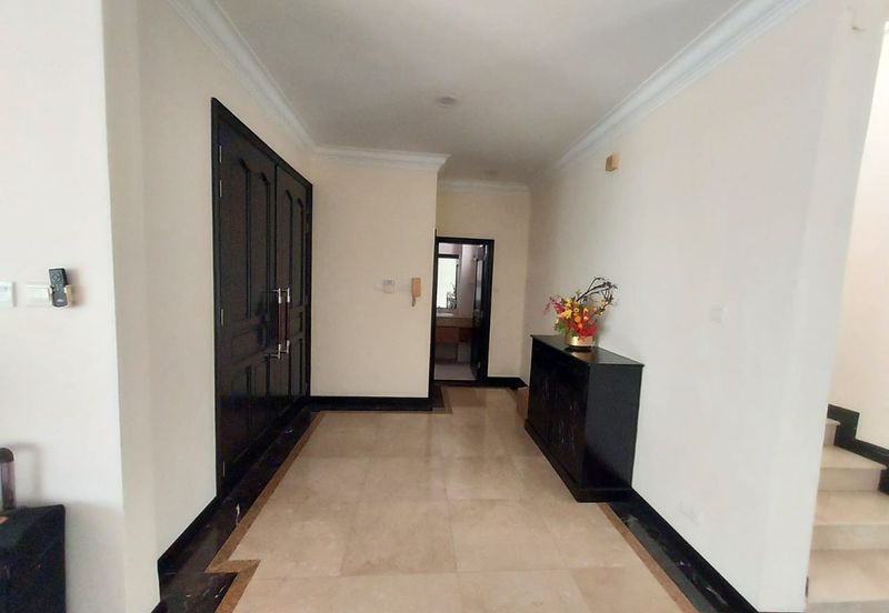 Kiara Peak (Puncak Kiara)