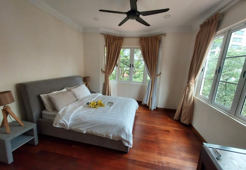 Kiara Peak (Puncak Kiara)