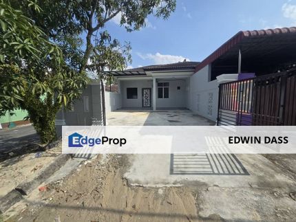 Jalan Merak 4, Bandar Putra, Kulai/ Single Storey Terrace/ Renovated/ End Lot, Johor, Kulai