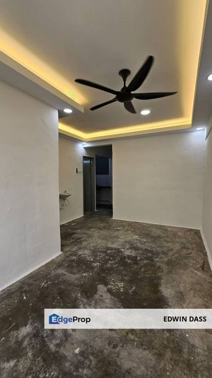 Flat Tan Sri Yaakob Renovated Low Floor Full Loan, Johor, Skudai