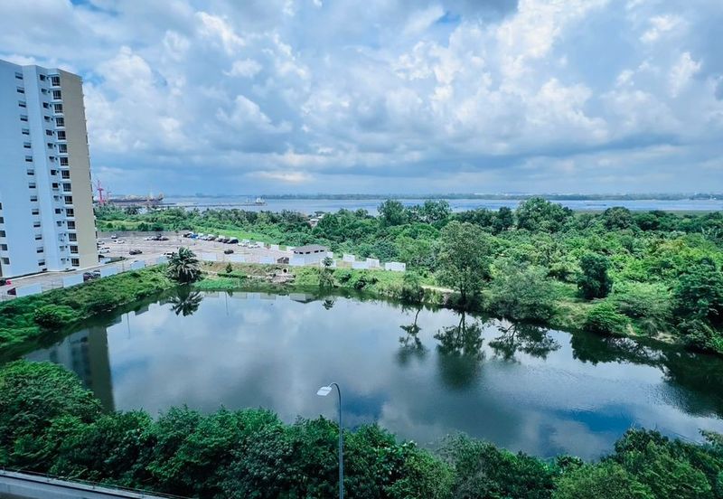 Meridin Bayvue Apartment