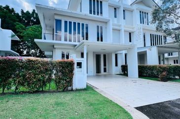 Emerald Bay @ Puteri harbour