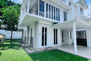 Emerald Bay @ Puteri harbour