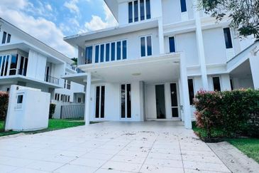 Emerald Bay @ Puteri harbour