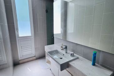 Emerald Bay @ Puteri harbour