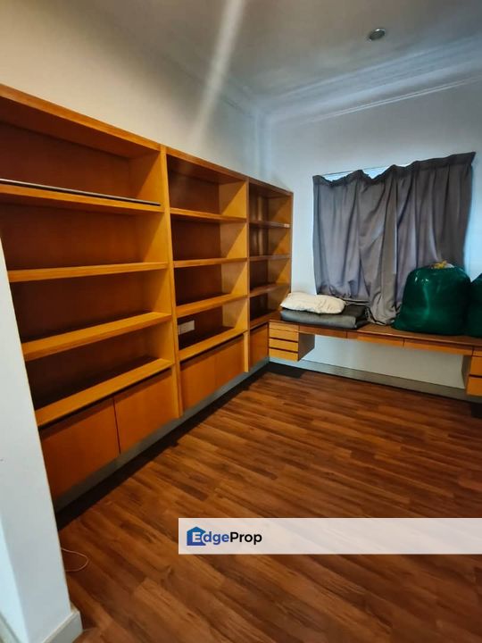 Bluwater Estate, Seri Kembangan , Selangor, Seri Kembangan