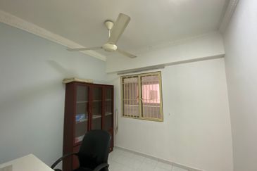 Vista Pinggiran, Taman Pinggiran Putra