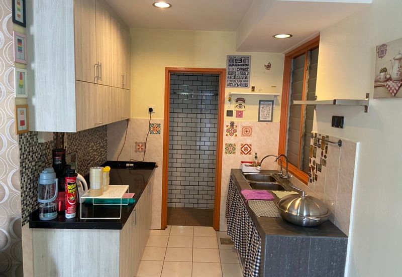 Vista Pinggiran, Taman Pinggiran Putra