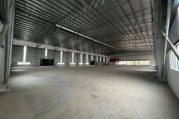 West Port, Pulau Indah