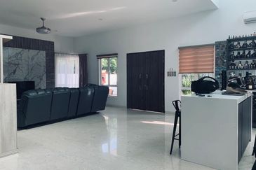 Renovated 3.5-Storey Bungalow with Lift | Freehold | Sering 12 Avenue, Cheras