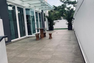 Renovated 3.5-Storey Bungalow with Lift | Freehold | Sering 12 Avenue, Cheras