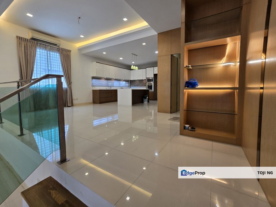 Designer-Reno End Lot | 2.5-Storey Link with Open Frontage & Ample Parking, Selangor, Bandar Kinrara Puchong