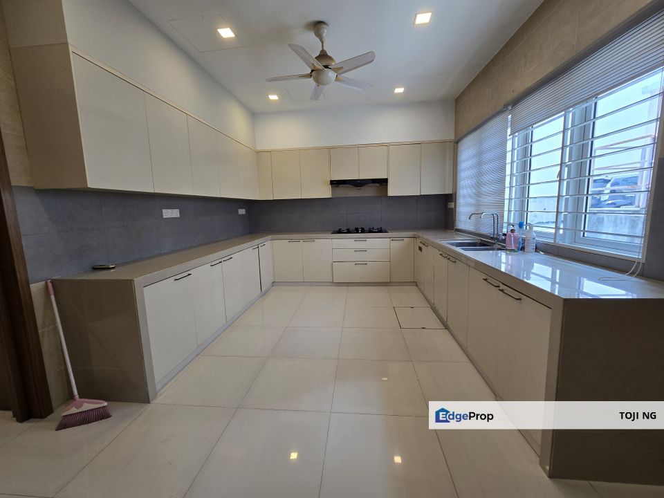 Designer-Reno End Lot | 2.5-Storey Link with Open Frontage & Ample Parking, Selangor, Bandar Kinrara Puchong