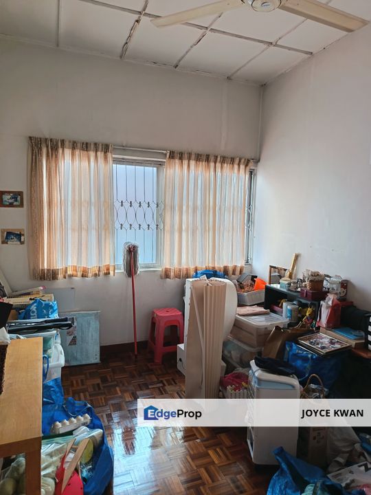 1 SMALL ROOM TO-LET! FACING FIELD!, Selangor, Petaling Jaya