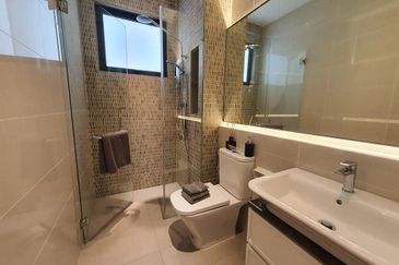 Largest Unit,Good Access,Green Environment