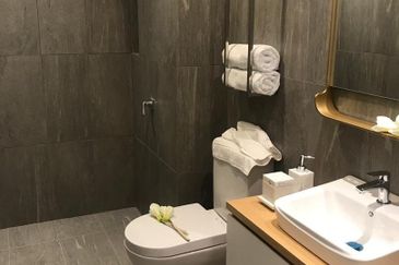 Luxury Sky SEMI -D Condo 