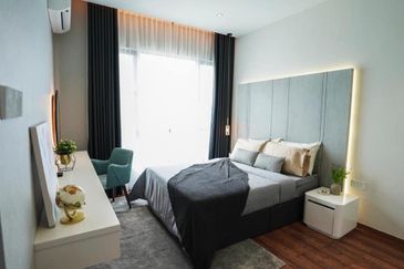 FREEHOLD CONDO BESIDE MRT STATION 