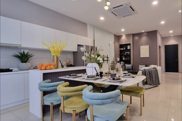 Old Klang Road Freehold Low-density Luxury Condominium 3R RM388k 